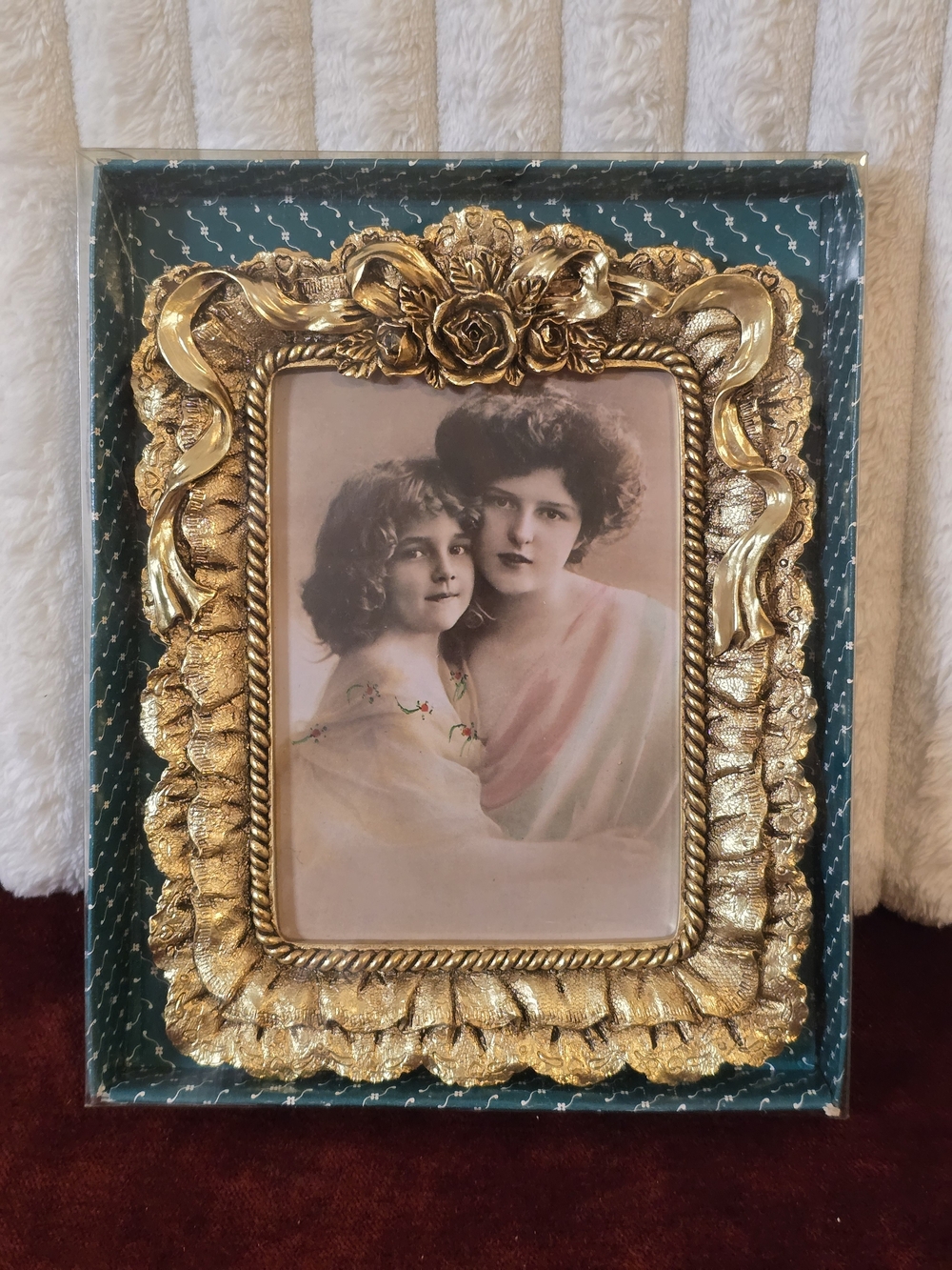 VTG World Bazaars NIB Gold Ornate 5x7 Picture Frame Rose Ribbon Faux Gilt